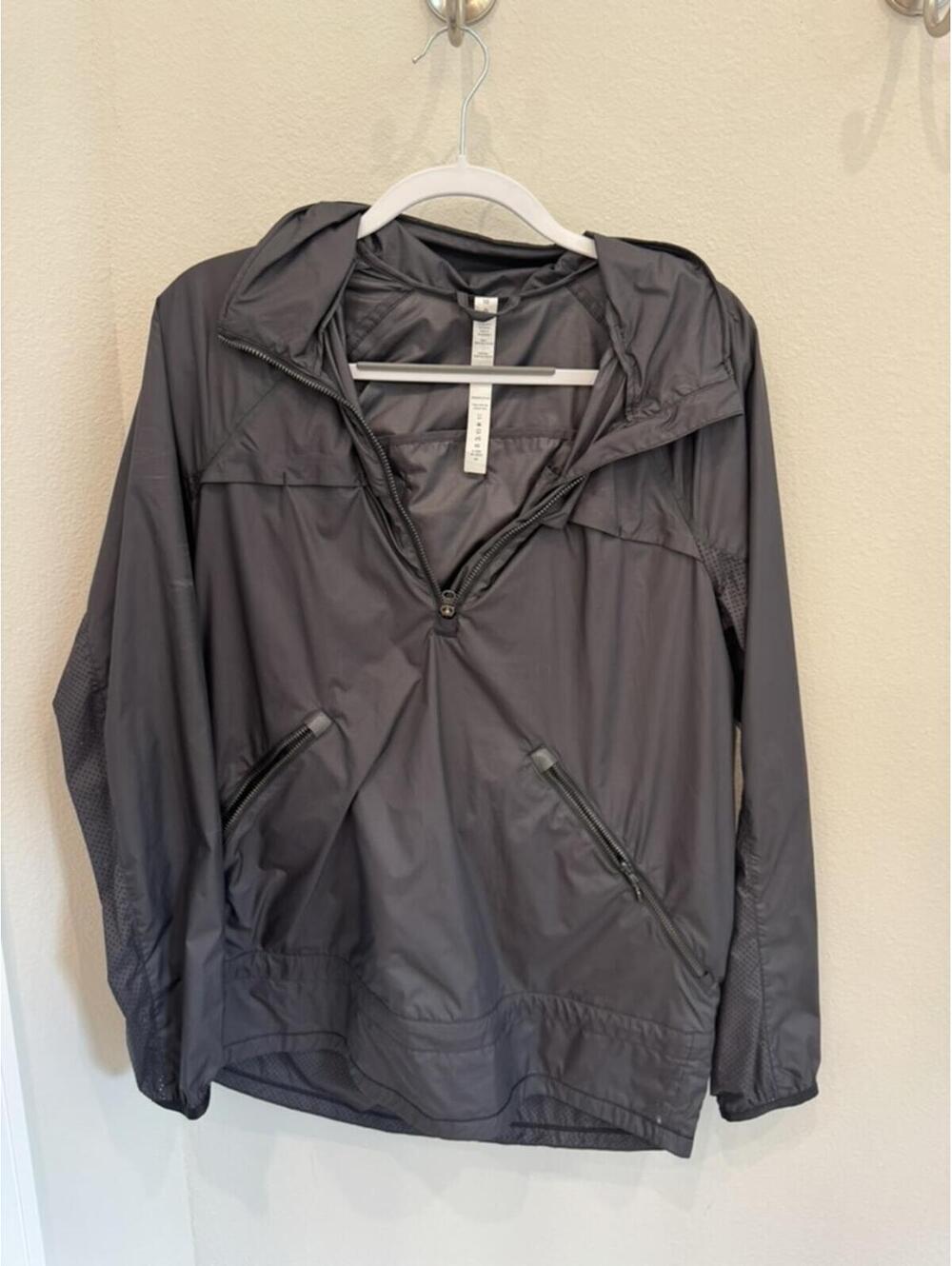 Lululemon Lightweight Gray Hooded Windbreaker Jacket Size 10